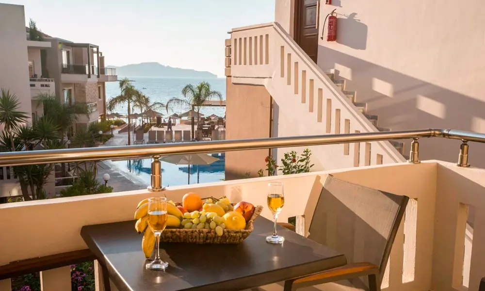 Balkon Havudsigt Golden Bay Suites Grækenland Folkeferie One Bd Sv2